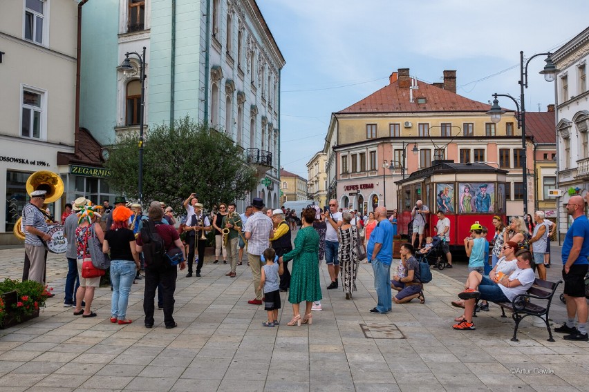 Tarnów. Trzecia odsłona Jazzowego Rynku. Muzyka królowała najpierw na Placu Sobieskiego, a potem w tarnowskim amfiteatrze [ZDJĘCIA]