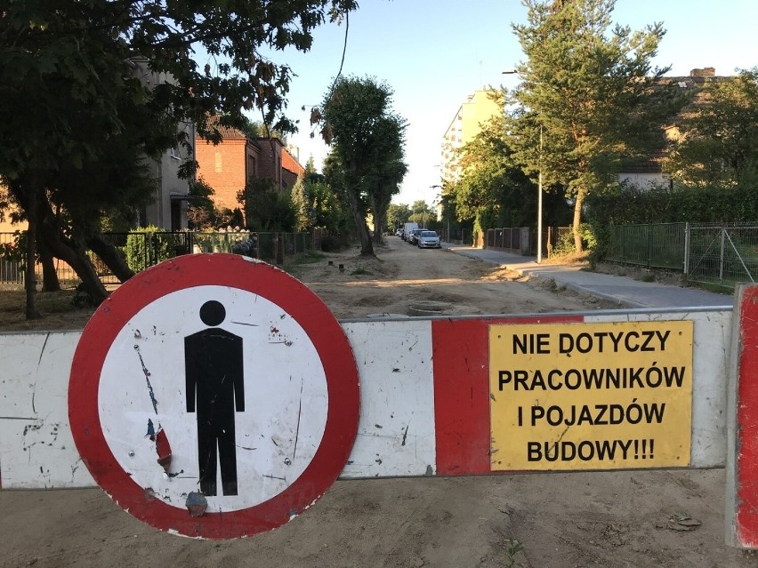 Ulica Batorego to wciąż plac budowy. Nie będzie ułatwień dla...