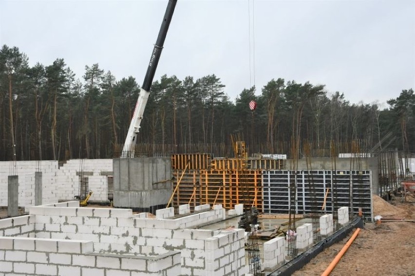 Mury Zakładu Opieki Długoterminowej w Świnoujściu pną się w górę [ZDJĘCIA]