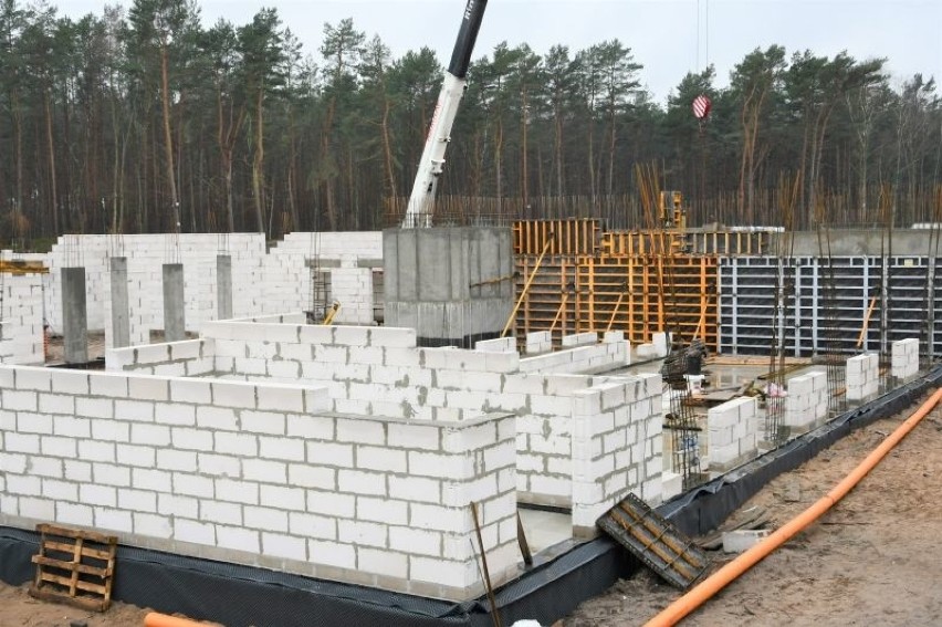 Mury Zakładu Opieki Długoterminowej w Świnoujściu pną się w górę [ZDJĘCIA]