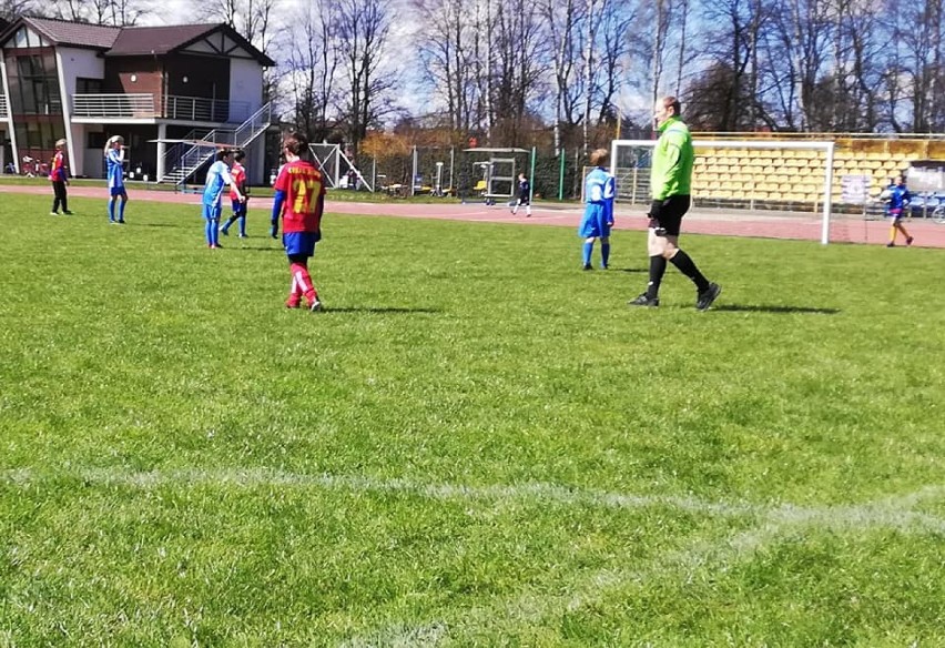 UKS Zatoka 95 Puck wygrywa wiosenny turniej Junior 2011 i młodsi rozegrany na stadionie w Pucku | ZDJĘCIA