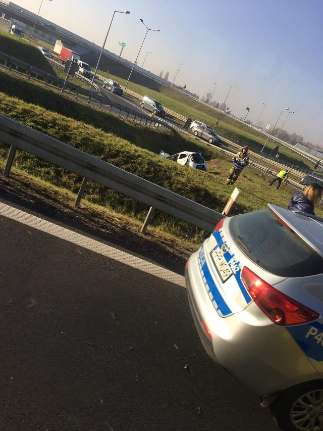Wypadek na S1 w Mysłowicach. Na miejscu lądował śmigłowiec LPR-u. Jedna osoba została poszkodowana