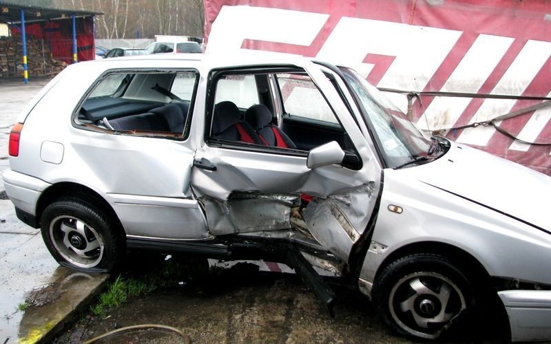 W czasie, gdy jedni policjanci czuwali przy rannej 15-latce,...