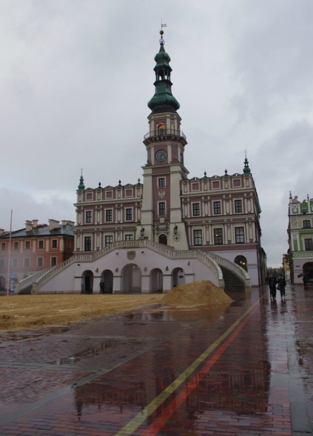 Lodowisko w Zamościu już wkrótce. Trwa rozkładanie