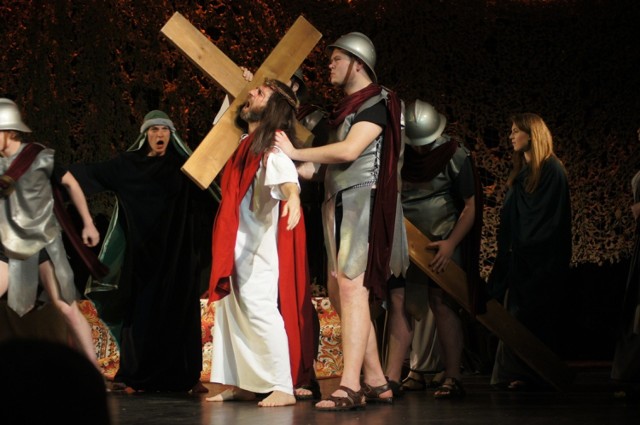 "Misterium Życia i Śmierci Jezusa z Nazaretu" Teatru Źródło w MDK w Radomsku