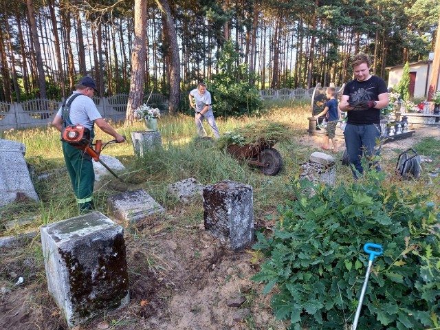 Członkowie Stowarzyszenie Inicjatyw Ziemi Chełmińskiej uporządkowali lapidarium cmentarza ewangelickiego dla wsi Górne Wymiary, obecnie położonego na cmentarzu parafialnym w Kolnie