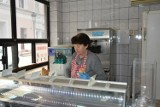 Pani Halina Kujach to prawdziwa "babcia biznesu". Od 25 lat sprzedaje świetne lody w Kościerzynie 