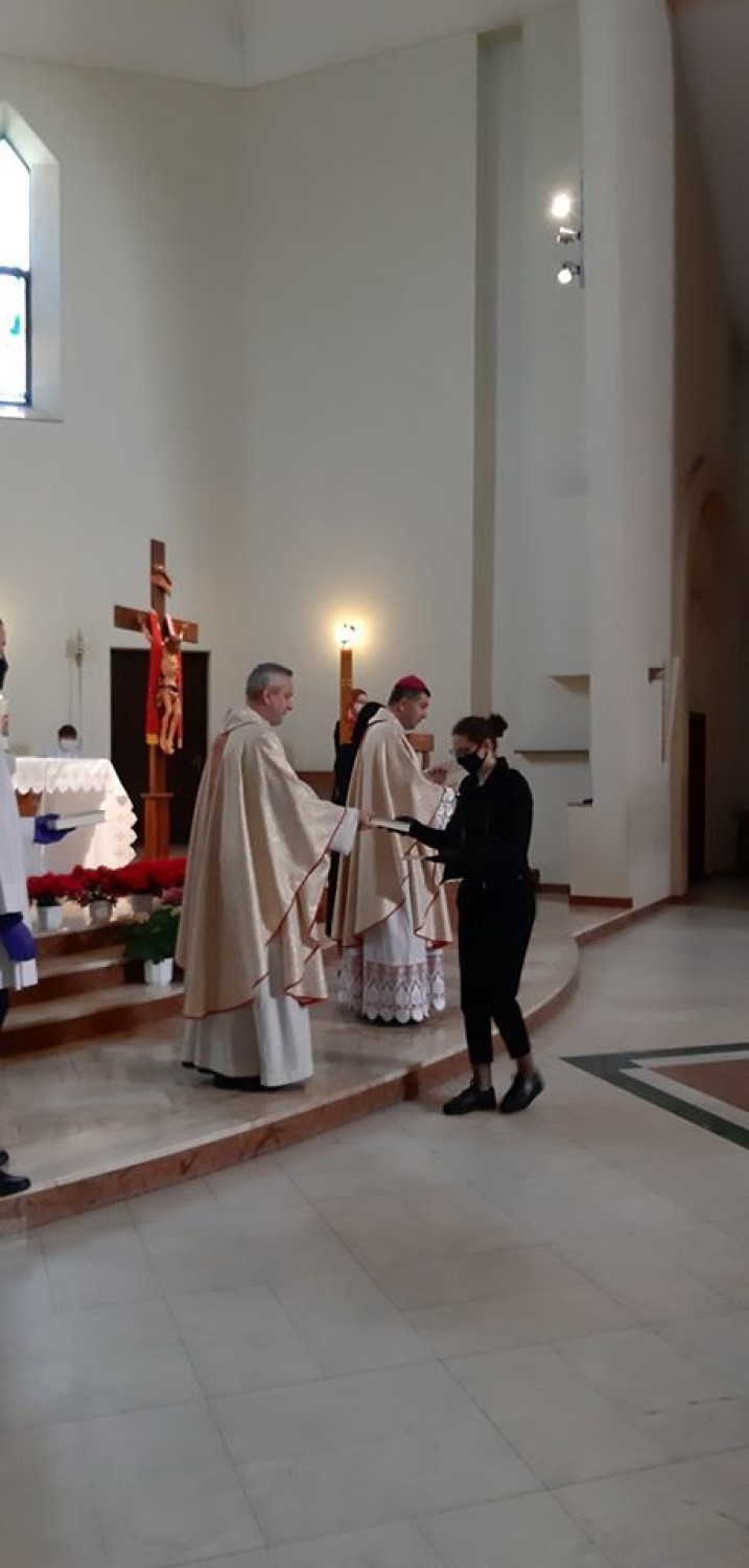 Na zdjęciu: pożegnanie tegorocznych maturzystów i wręczenie...