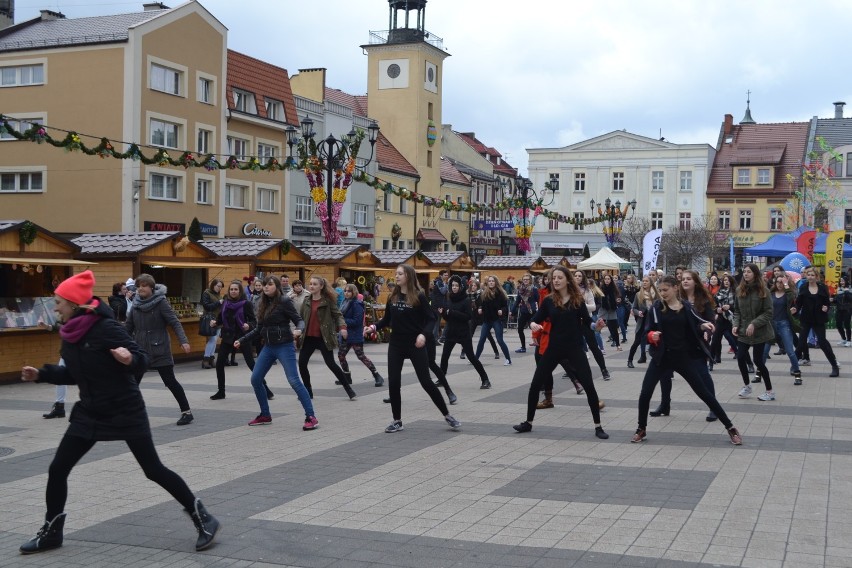 Uczniowie ZS nr 3 w Rybniku tańczyli na rynku