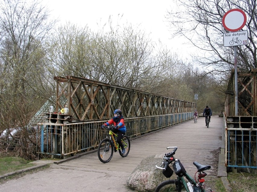 Most czołgowy, przeznaczony dla ruchu pieszego i rowerowego,...