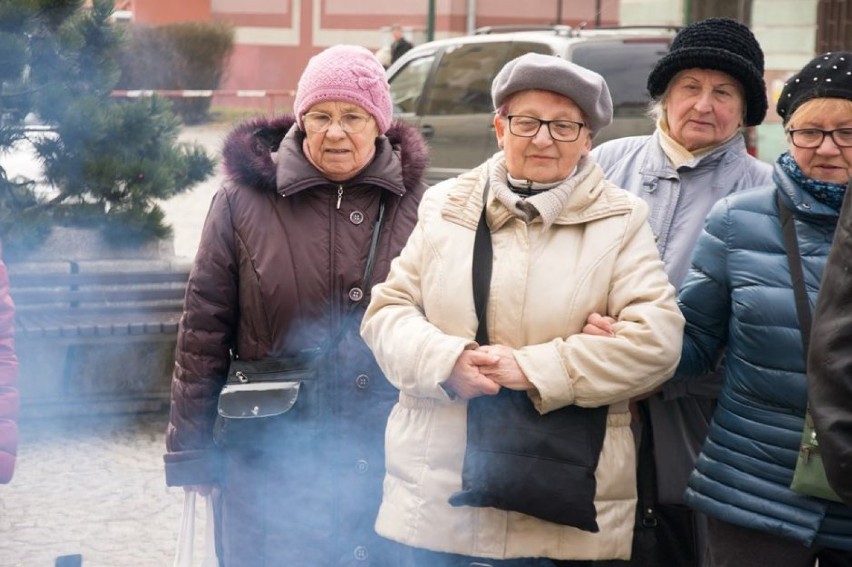 Wielkie gotowanie na żarskim rynku. Żur i jajecznica z 2018 jaj [ZDJĘCIA]