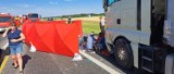 Poważny wypadek na autostradzie A2. Trzy osoby były uwięzione we wnętrzu busa! 