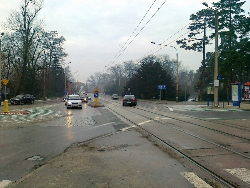 Wrocław: Najdłuższa nowa ścieżka rowerowa już zniszczona (LIST, ZDJĘCIA)