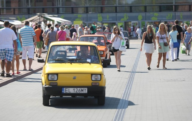 Zlot Fiata 126p w Łodzi. Konkurs sprawności kierowców w Rzgowie [ZDJĘCIA]