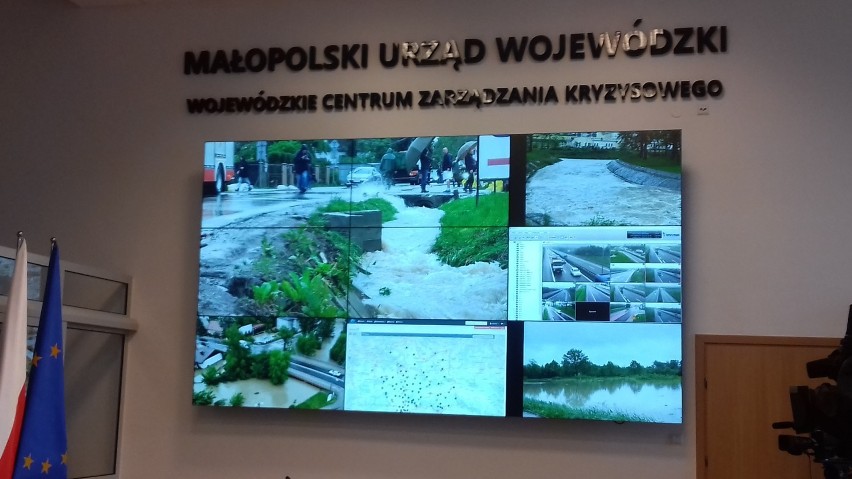 Kraków. Fala powodziowa przekroczyła stan alarmowy o 60 cm. Optymistyczne prognozy na posiedzeniu sztabu kryzysowego z udziałem premiera
