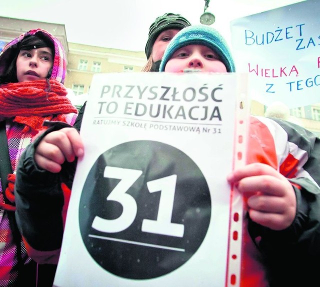 Zimą uczniowie i rodzice walczyli o zachowanie szkoły