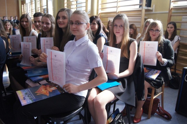 Zakończenie roku szkolnego 2014/2015 maturzystów w II LO w Radomsku