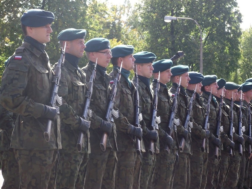 Żołnierze podczas uroczystego apelu.fot. Robert Butkiewicz