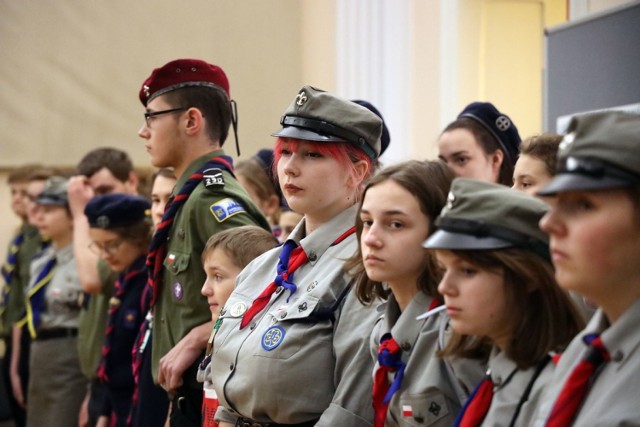 Harcerze z Legnicy świętują Dzień Myśli Braterskiej.