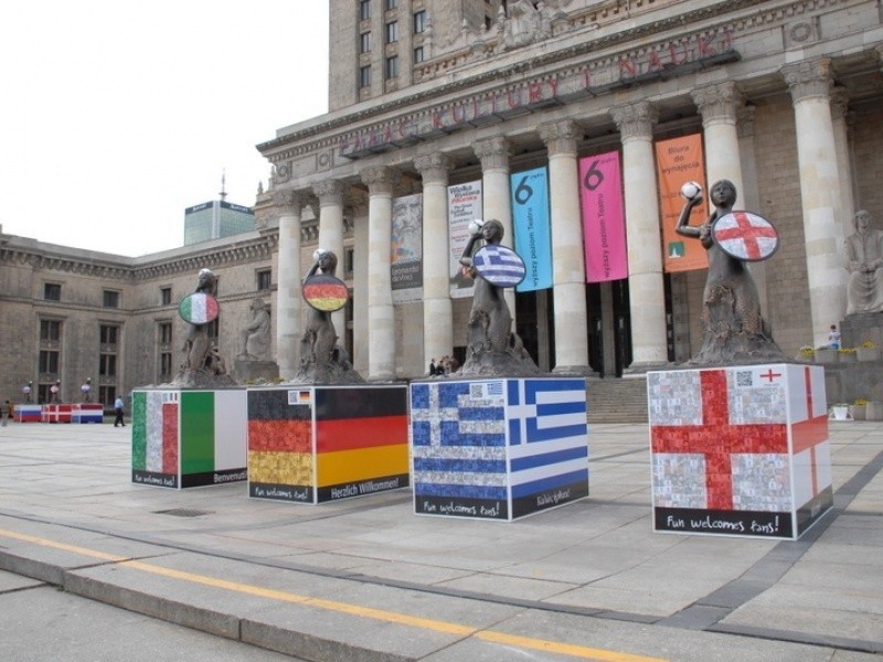 Syrenki narodowe z Euro 2012 dla WOŚP

16 syrenek narodowych...