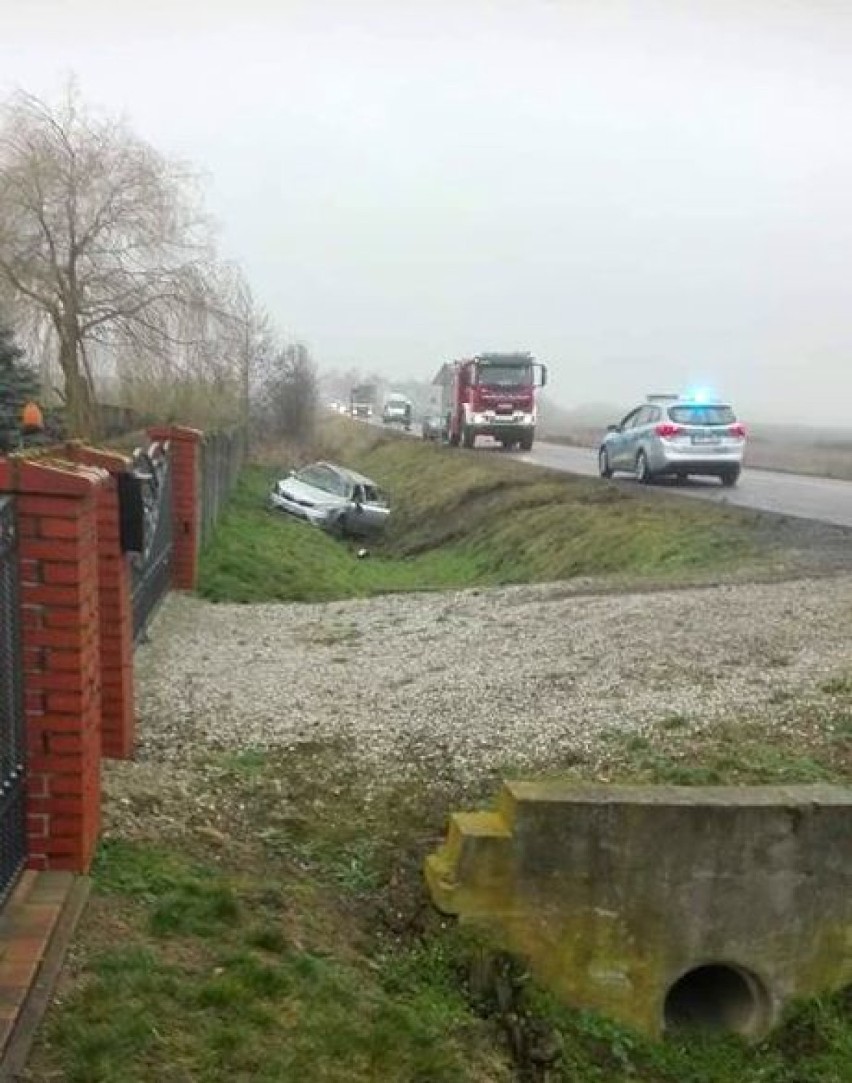Wypadek w Gaszynie. Dwie osoby trafiły do szpitala 