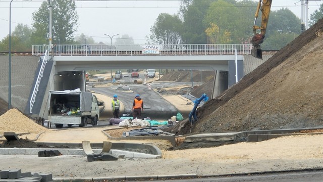 Otwarcie tunelu w śródmieściu Dąbrowy Górniczej zapowiadane jest tym razem za dwa, trzy tygodnie

Zobacz kolejne zdjęcia/plansze. Przesuwaj zdjęcia w prawo naciśnij strzałkę lub przycisk NASTĘPNE