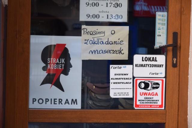 Kto wspiera "strajk kobiet" w Wieluniu? Gdzie pojawiły się symbole strajku?