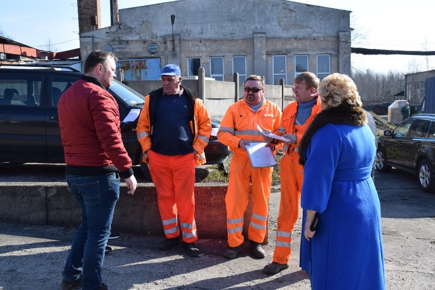 Dziś ruszył wywóz zaległych śmieci z Sokółki. Za mniejsze pieniądze wywozi je firma MPO Białystok 