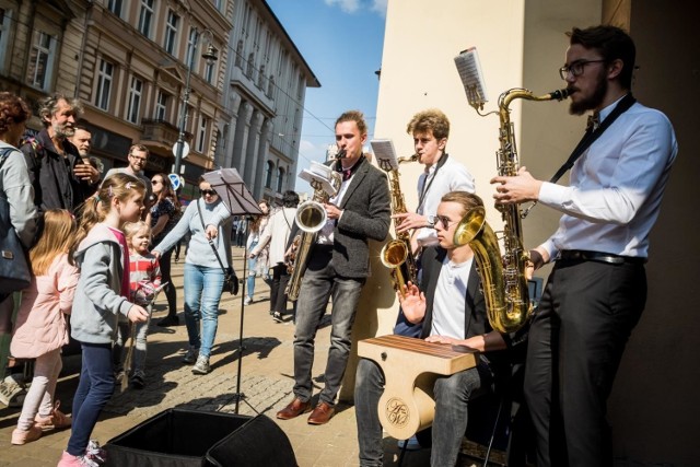 W czasie kwietniowej „Niedzieli handlowej” muzycy grali m.in. przy dawnym kinie Pomorzanin. Tym razem muzykę będzie słychać w parku Kazimierza Wielkiego, przy Gdańskiej i Długiej.