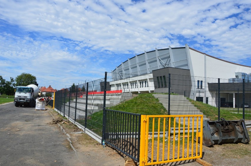 Kończą się prace na stadionie Polonii Nysa. Jutro piłkarze grają już w III lidze