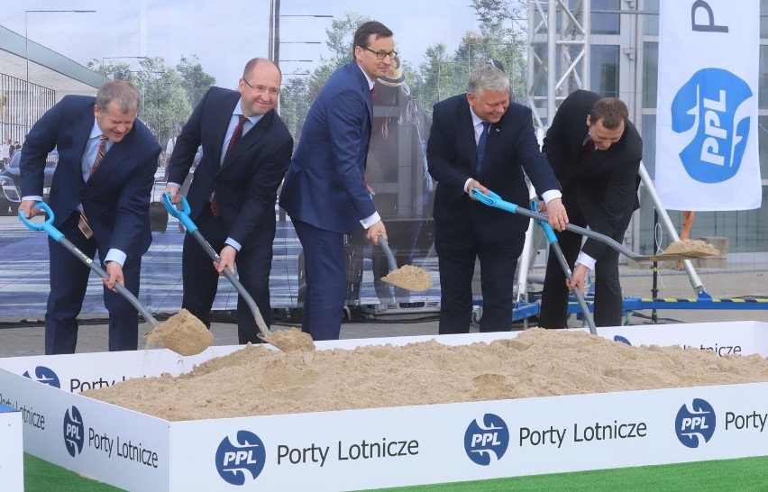 Lotnisko w Radomiu. Premier Mateusz Morawiecki zainaugurował budowę