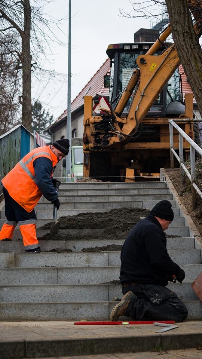 Remont schodów przy Chodzieskim Domu Kultury: Ma być ładniej i bezpieczniej (FOTO) 