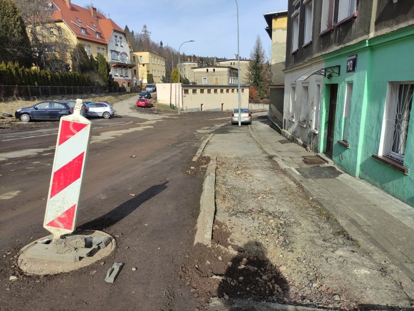 Ulica Zachodnia w Wałbrzychu w czasie remontu.