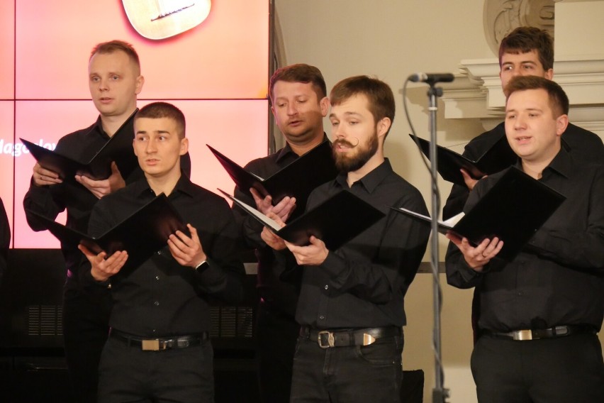 Męski Zespół Wokalny I Signori wygrał turniej Legnica Cantat i jedzie na Grand Prix do Poznania. Kim są utalentowani chórzyści?