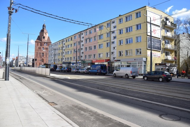 Korki na dojeździe do skrzyżowania przy katedrze i dalej do mostu Staromiejskiego mają niekiedy po kilkaset metrów.