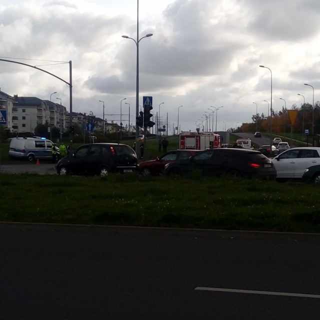 Wypadek na gdańskim Chełmie - na al. Havla zderzyły się dwa samochody [19.10.2017]