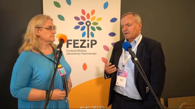 Gościem specjalnym sympozjum i jednym z prelegentów będzie prof. Manfred Spitzer, niemiecki psychiatra i neurobiolog.