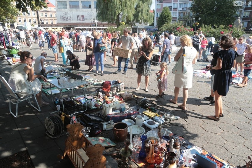 Pchli targ na placu Orła Białego w Szczecinie