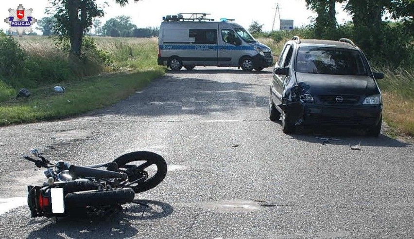 72-letni motocyklista nie udzielił pierwszeństwa i zderzył się z samochodem osobowym 