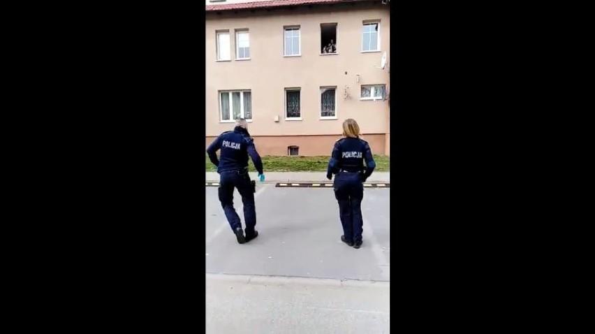 Krótki reportaż z życia dwojga najbardziej rozpoznawalnych nowodworskich policjantów