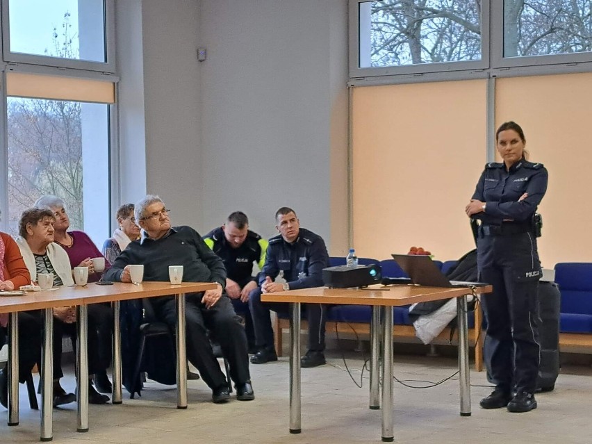 Policyjna akcja "Bezpieczny Senior" w Łobżenicy [ZOBACZ ZDJĘCIA]