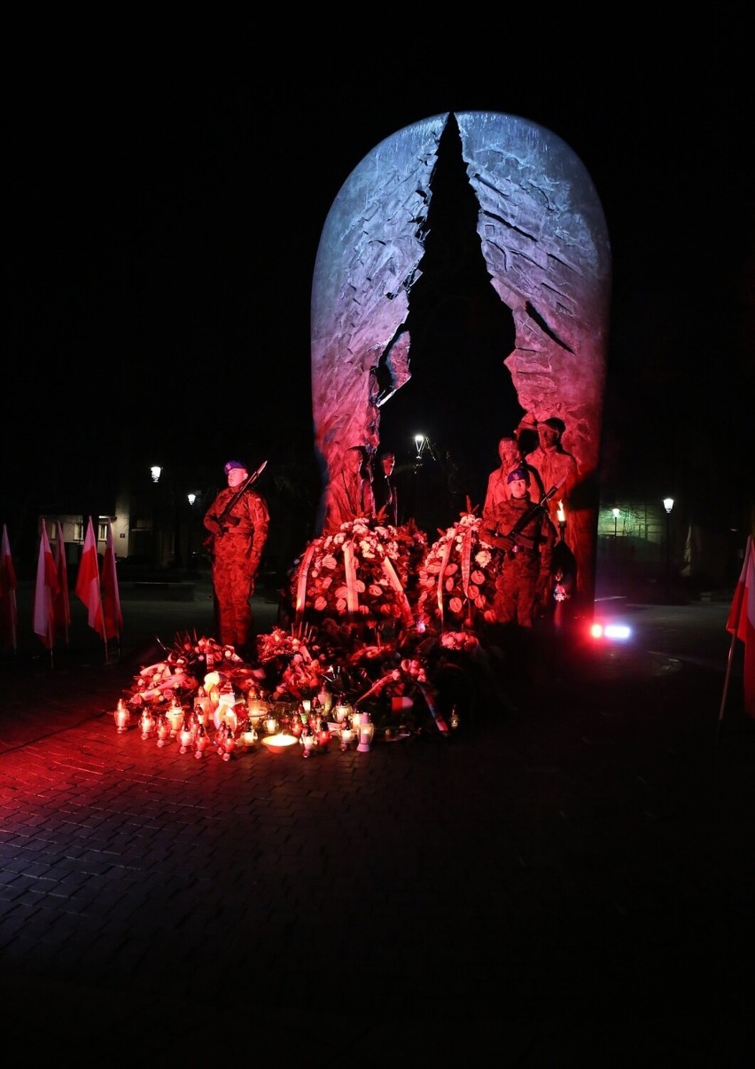 Wspaniała akcja w Kielcach. Mieszkańcy zapalili znicze upamiętniające Żołnierzy Wyklętych