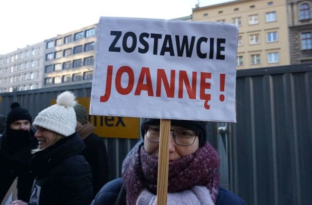 Pod siedzibą komisariatu policji na ul. Św. Marcin odbyła się we wtorek pikieta w obronie Joanny Jaśkowiak