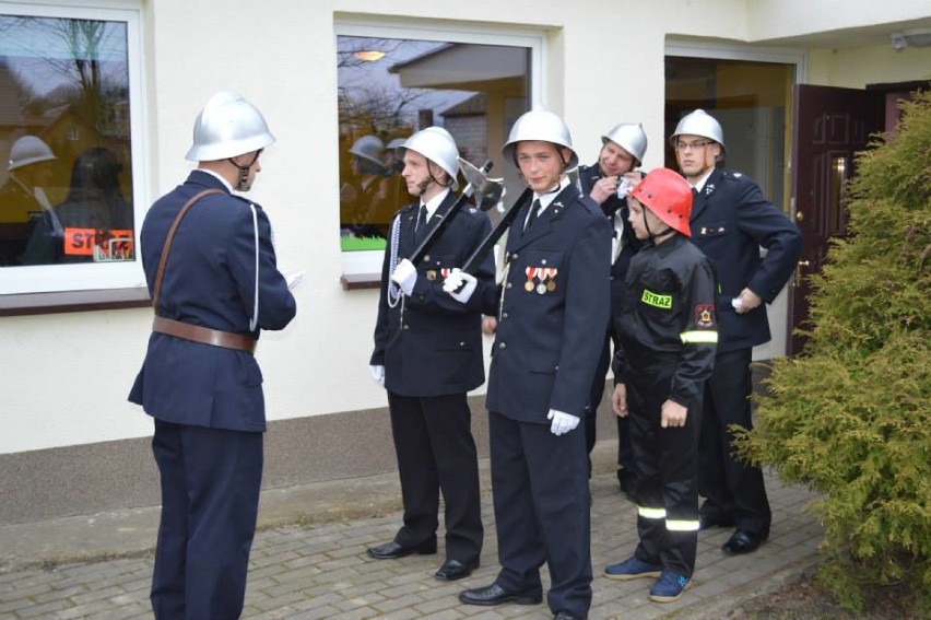 OSP Łebcz, Wielkanoc 2015. Strażacy zaciągnęli honorową wartę | ZDJĘCIA