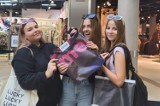 Warsztaty z upcyklingu w Focus Mall w Piotrkowie. Tworzyli modne torby ze starych banerów reklamowych ZDJĘCIA