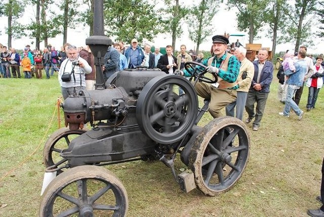 Na tegorocznym festiwalu zaprezentowano około 130 zabytkowych ciągników i maszyn