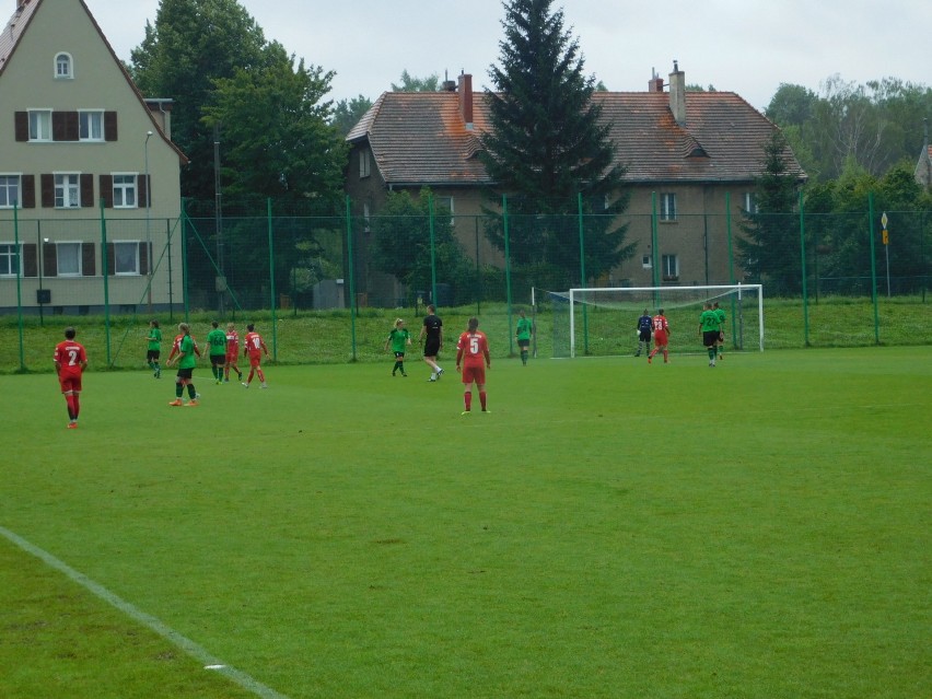 Piłkarki ekstraligowego AZS PWSZ Wałbrzych w meczu kontrolnym rozbiły 8:0 AZS Wrocław