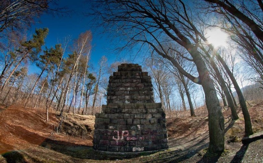 Wałbrzych: Zapomniany pomnik mieszkańców poległych na frontach I wojny światowej (ZDJĘCIA)