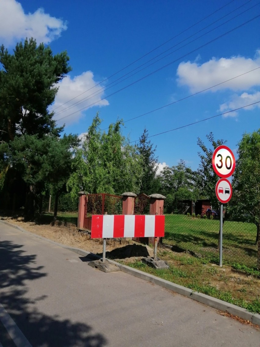 Powstaje nowy chodnik przy ulicy Kołłątaja w Zduńskiej Woli...