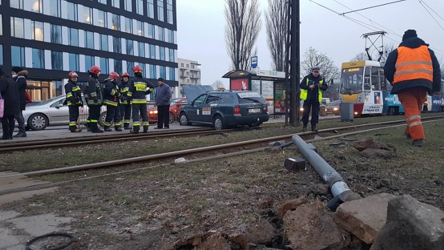 Wypadek taksówki na Śmigłego-Rydza w Łodzi